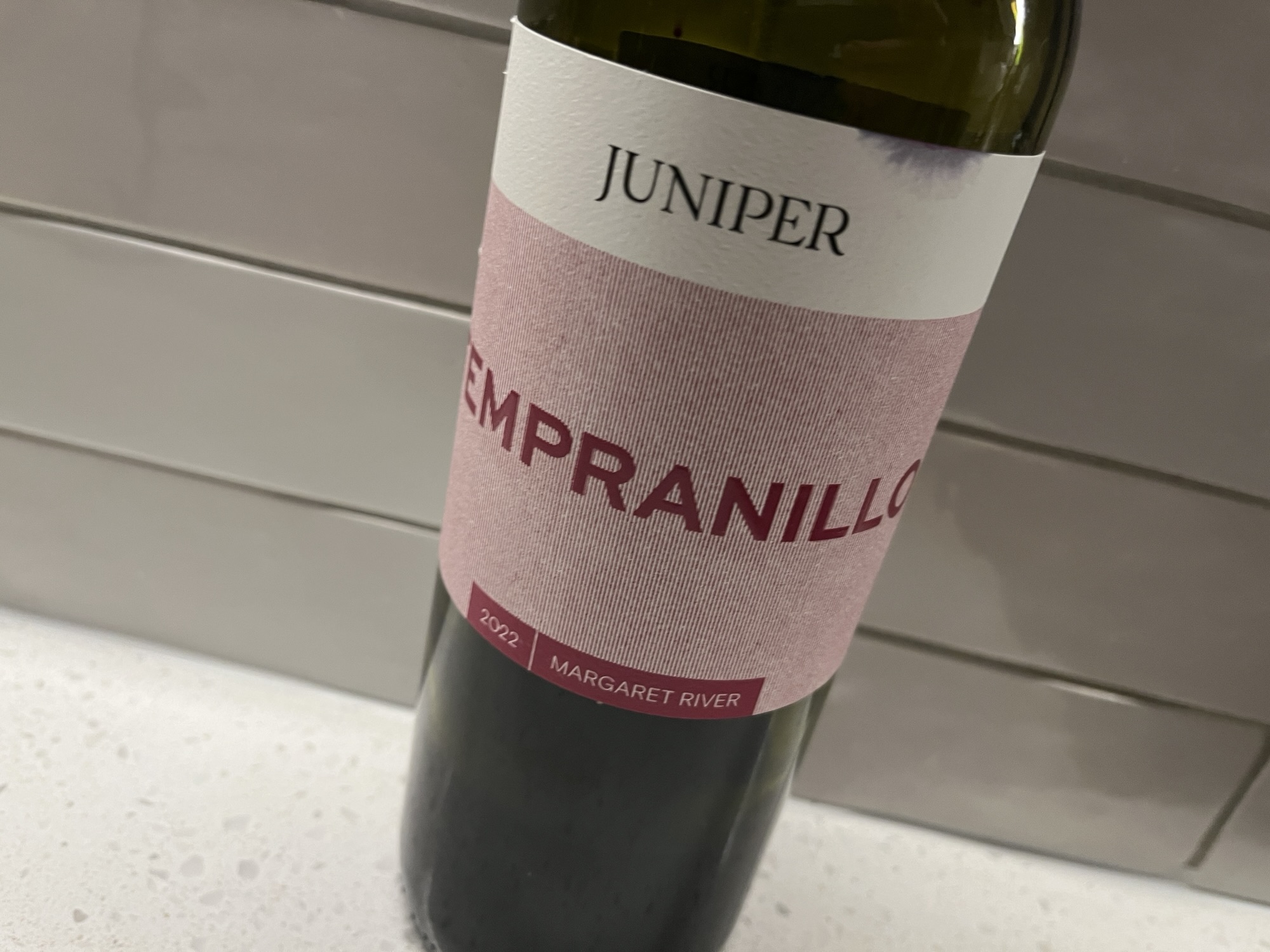 The easy Juniper Canvas Tempranillo 2022